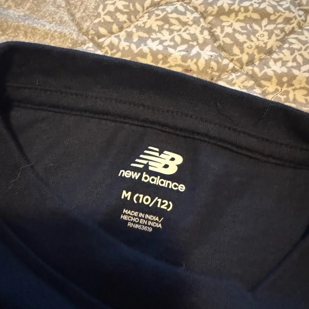 New Balance Blue Short Sleeve Tee Athletic Style - Picture 2 of 2